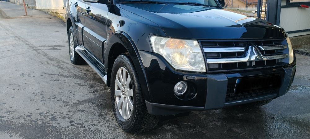 Mitsubishi PAJERO