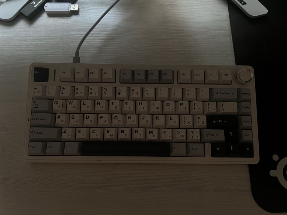 Aula F75 (игровая клавиатура)