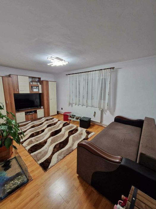 Vând apartament cu 4 camere
