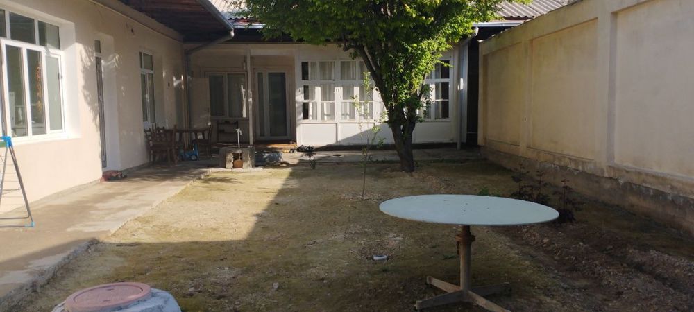 Uy sotiladi 5 xona 4.9 sotiq olmazor tuman