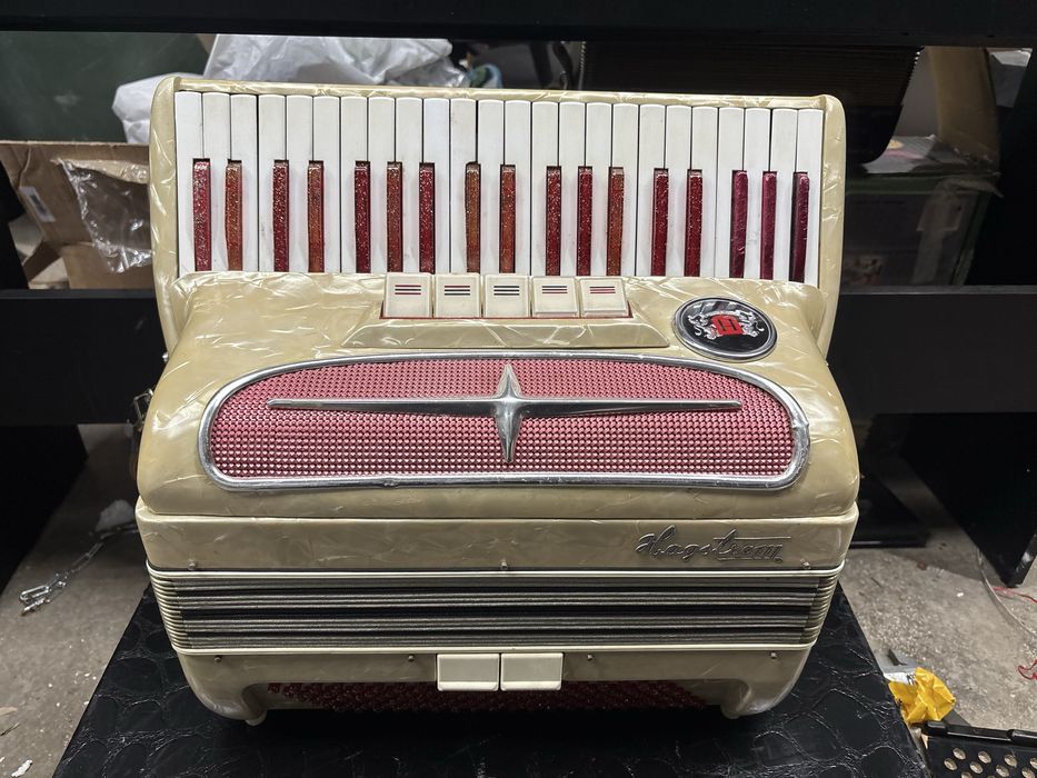 Acordeon Hangstrom cu 120 de basi