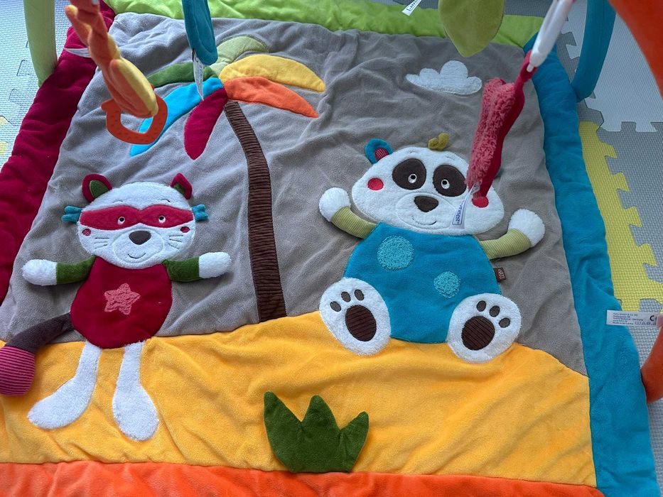 Активна гимнастика с меко килимче