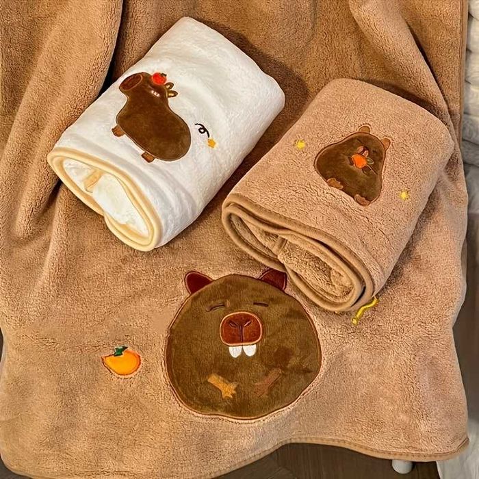 Плюшена играчка Капибара + Комплект Хавлия за баня и кърпа за лице