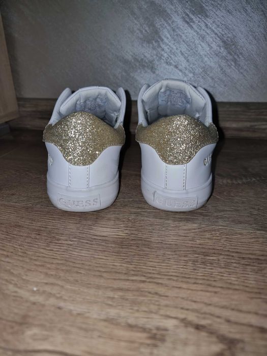 Маратонки Guess 37 номер