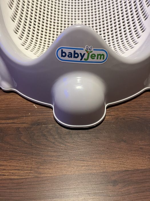 Vând suport pentru baita bebeluși Babyjem.