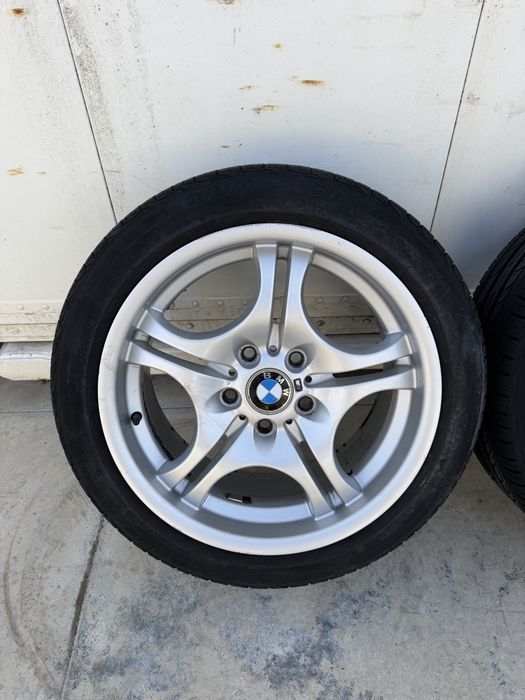 Продавам джанти Спорт пакет Style 68 5x120 72.6  Предни- 7.5Jx17 ET41 Задни - 8.5Jx17 ET50 Стават за е36,е46 и др. Едната джанта има нужда от заварка!