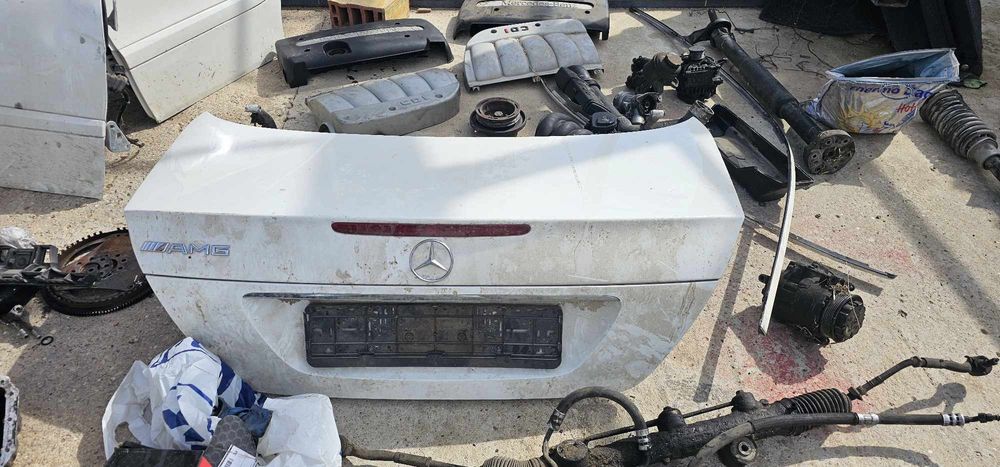 Части останали от Мерцедес Е220 CDI EVO