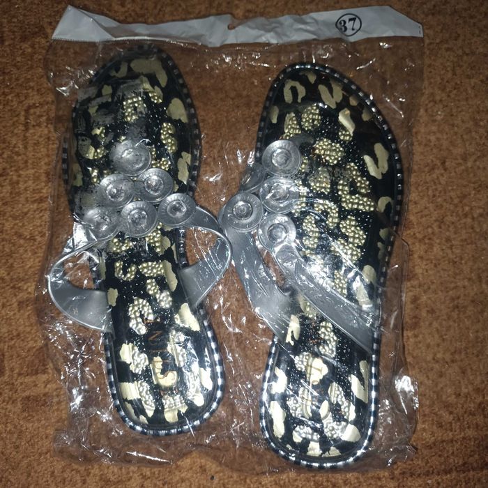 Saboti dama argintii