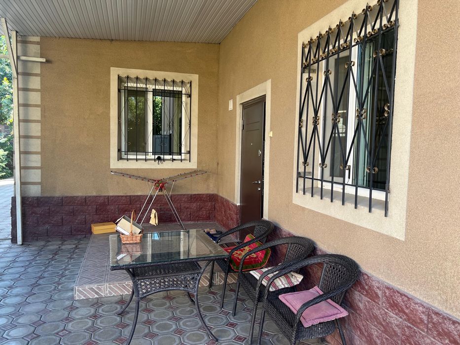 двухэтажный дом в центре города