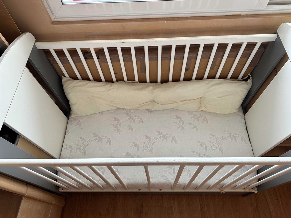 Детско Креватче с Матрак 120х60 и Обиколник на Lorelli