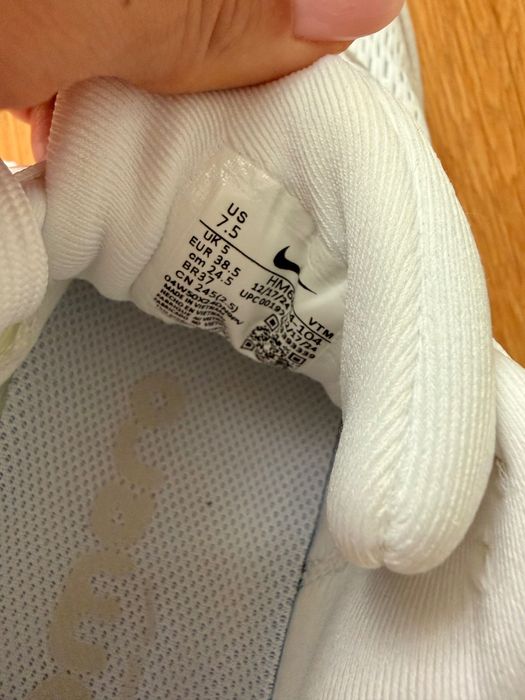 Nike Vomero 18 чисто нови маратонки 24,5 см