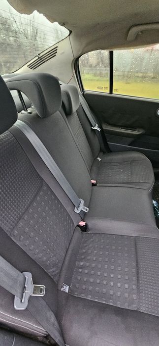 Vând Renault Megane 2 1.6 16v cu GPL 
Ac funcțional
Geamuri electrice