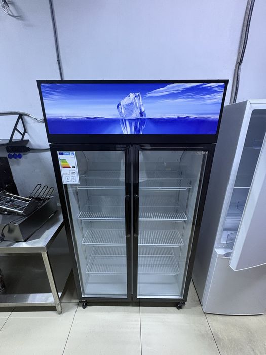В продажи два витринных холодильника и один простой