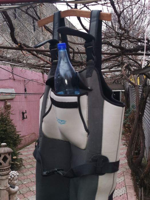 Salopetă neopren marca  Laser Fishpentru pescari.