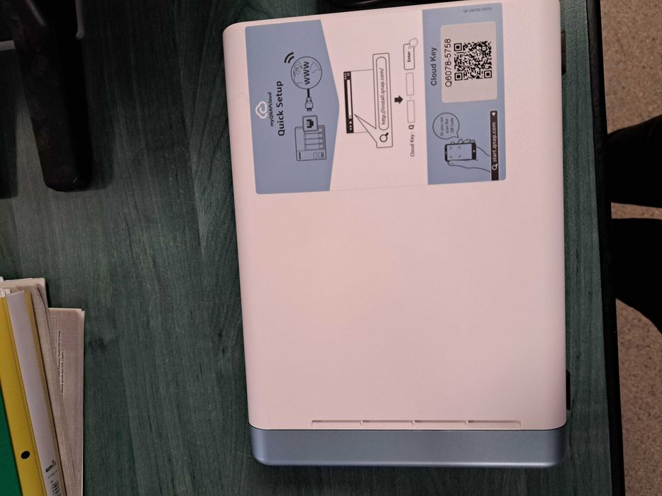 NAS QNAP TS251-D, 2x 8 GB HDD , stare foarte buna!