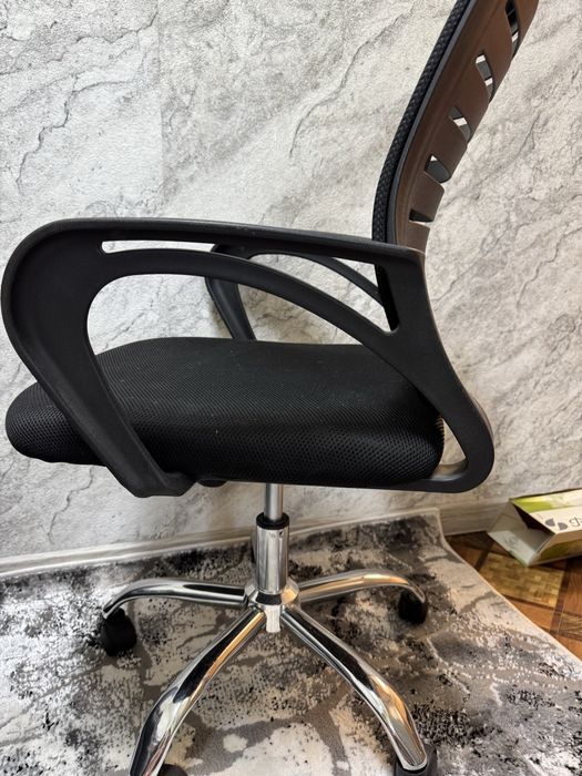 Продается кресло офисное