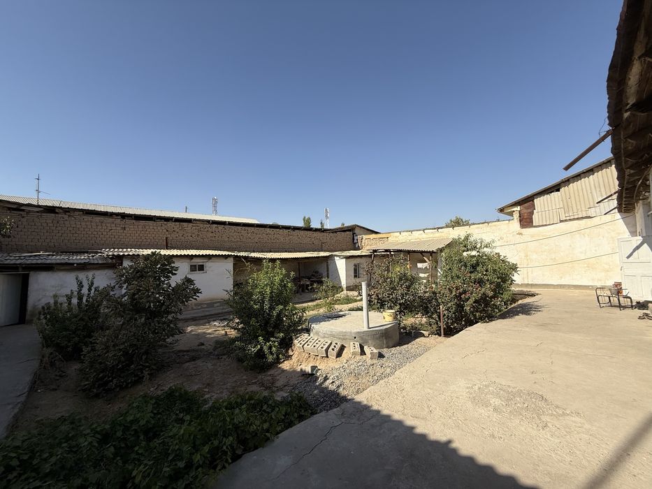 Ховли сотилади   .