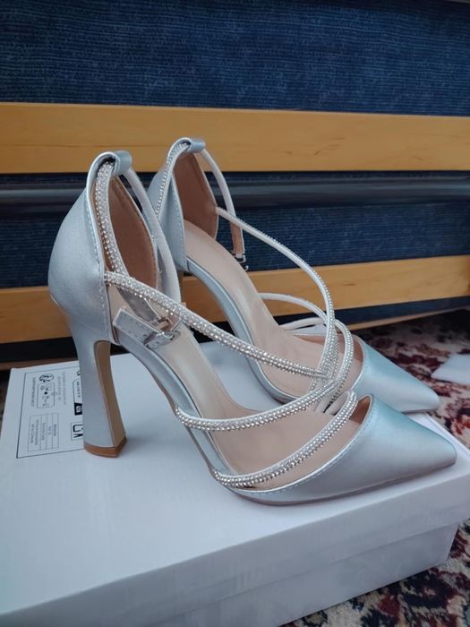 Официални обувки на ток