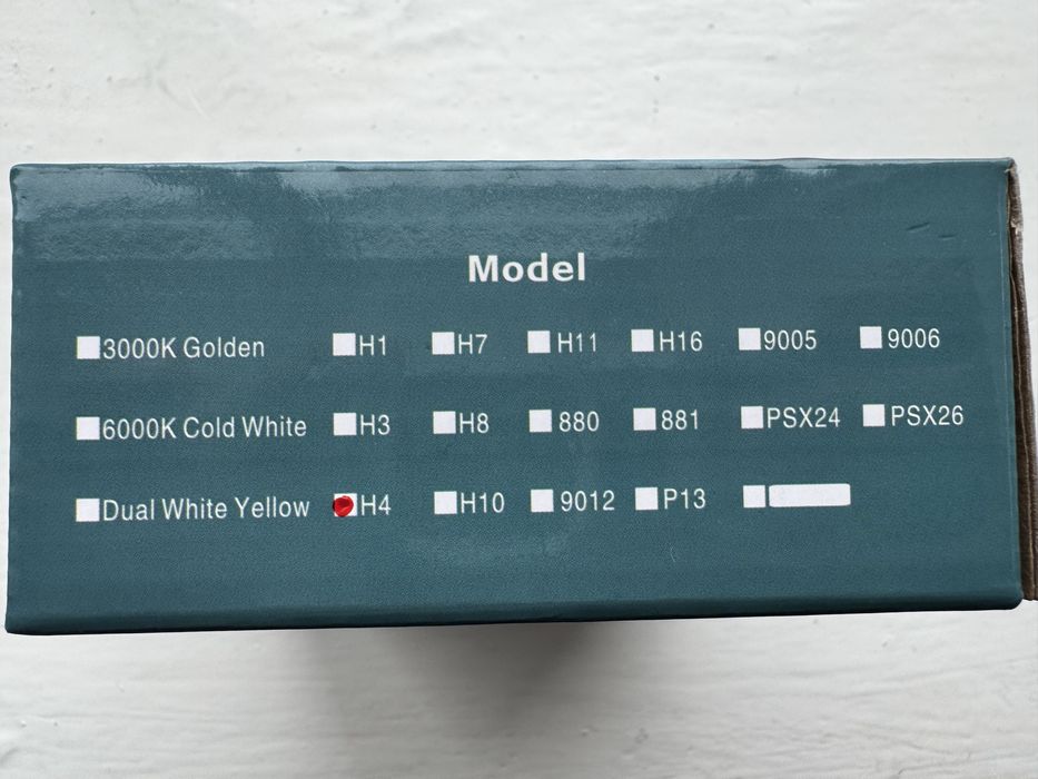 Лед лампочка белый цвет H4