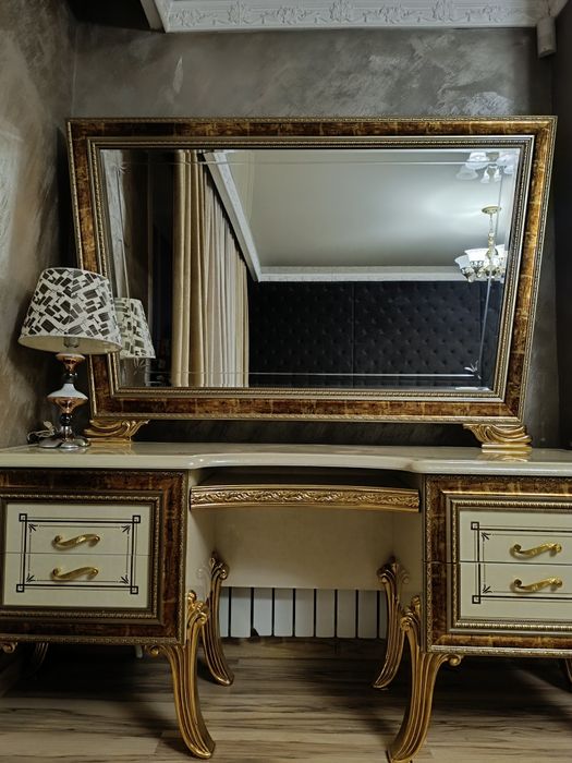 Туалетный столик с тумбами