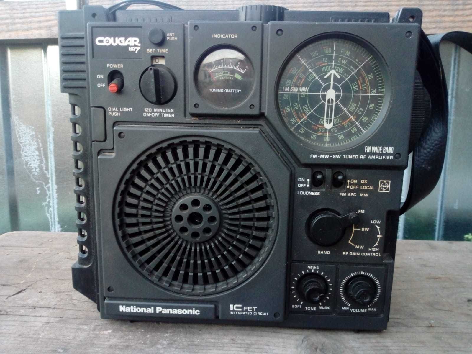 Vintage National Panasonic Radio Cougar NO.7 RF-877 Chisineu