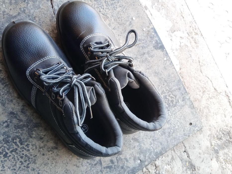 Продам рабочие ботинки размер 43 новая