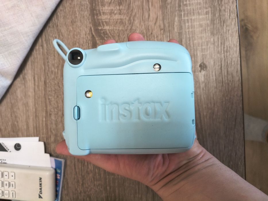 Instax mini 11 камера за моментни снимки