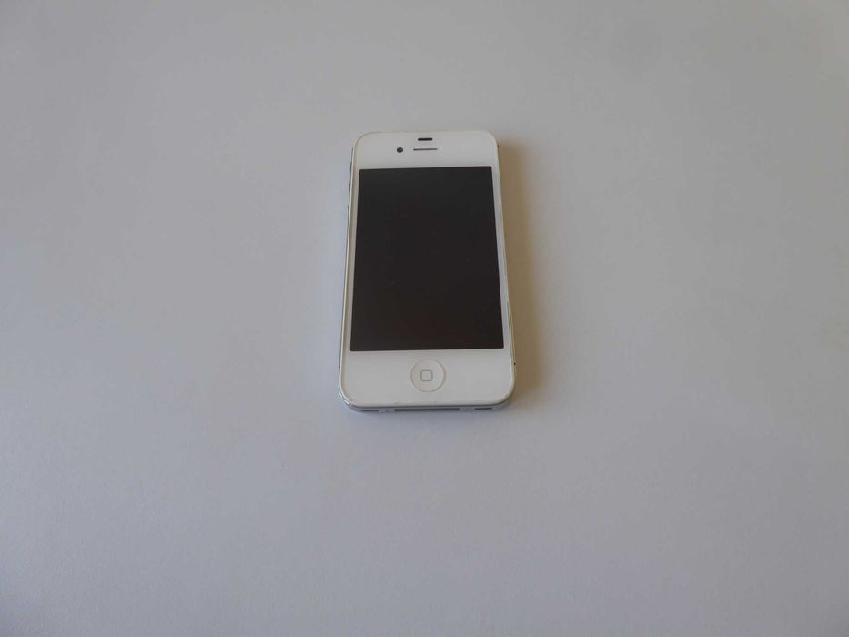 Телефон Apple iPhone 4S