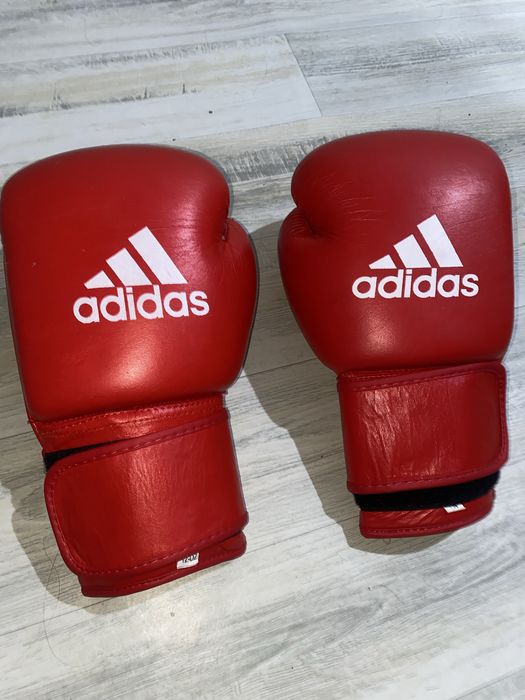 Боксерский перчатка adidas