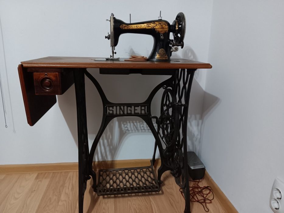 Mașină de cusut marca SINGER