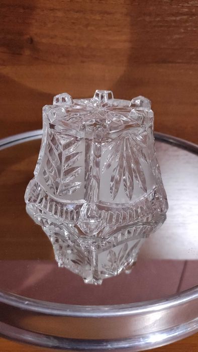 Захарница/бонбониера от стъкло с матирани елементи