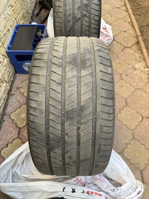 De vanzare anvelope  2 buc 315 / 35 / r 21 , folosite 1 an ,