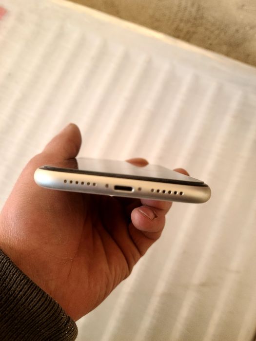 chotki  telifon   narxi   250$   kelishadigan  joyi  bor