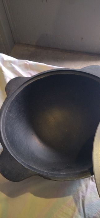 Продам чугунный казан 6 литров