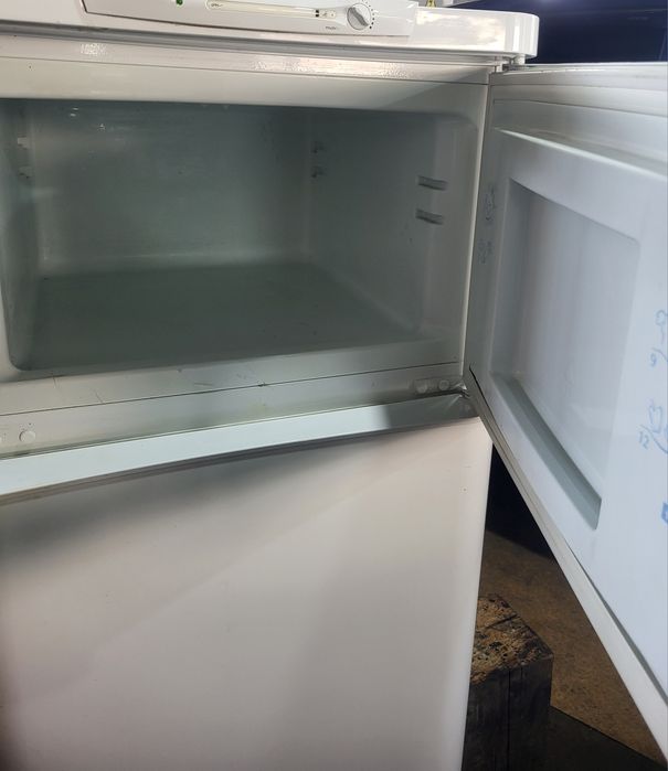 Продам холодильник индезит