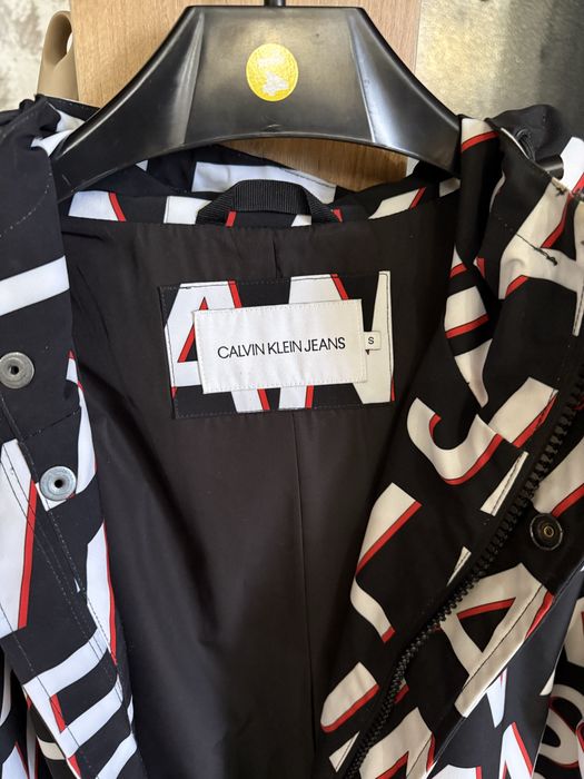 Продам плащ Calvin Klein Jeans