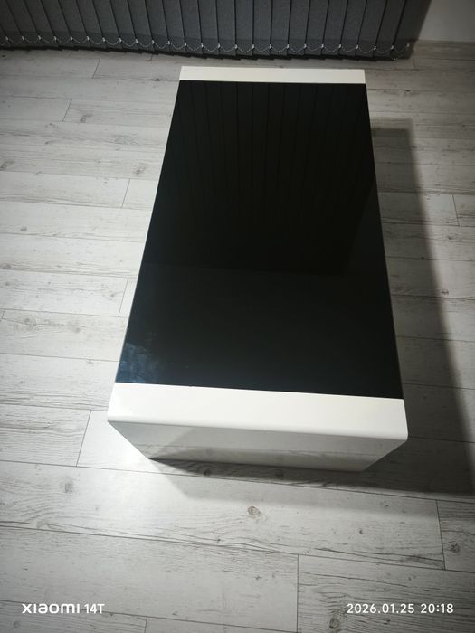 Холна масичка с матово стъкло