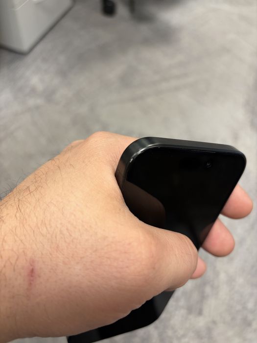 Iphone 15 pro liber de retea