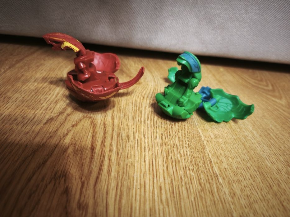 Vând jucărie Bakugan