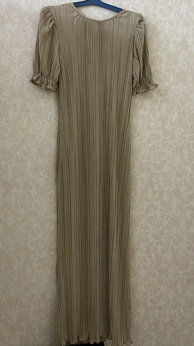 Продам платье  бу  размер 44  одевала 1 раз