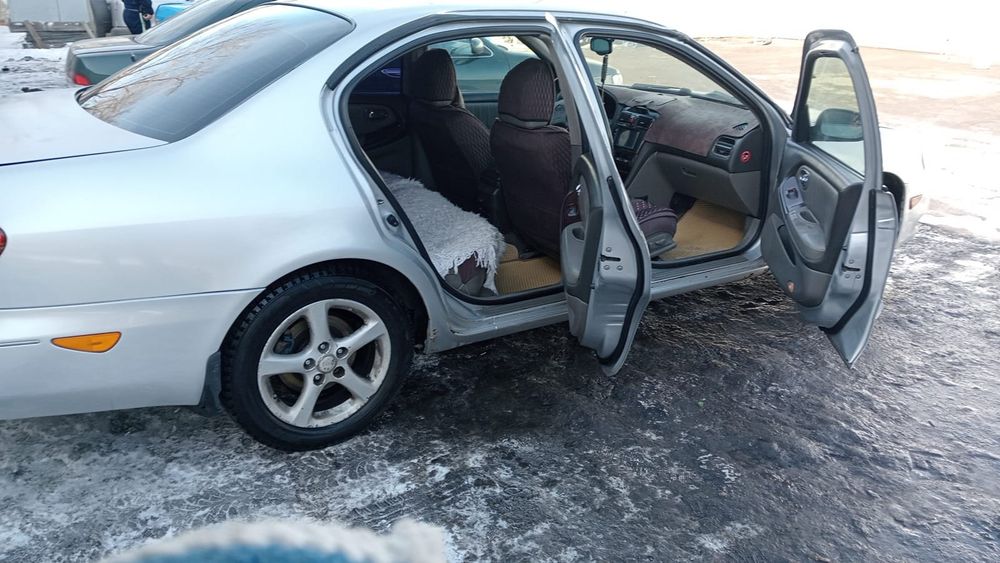 Продам машину нисан максима