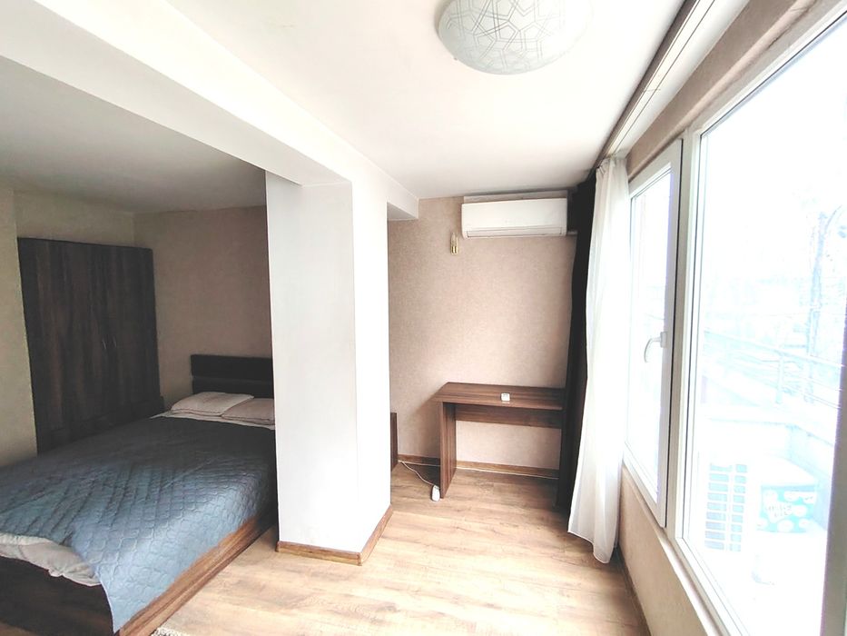 Едностаен от 42 кв.м, Център, обзаведен, ремонтиран, за Ч. Л - 450 EUR