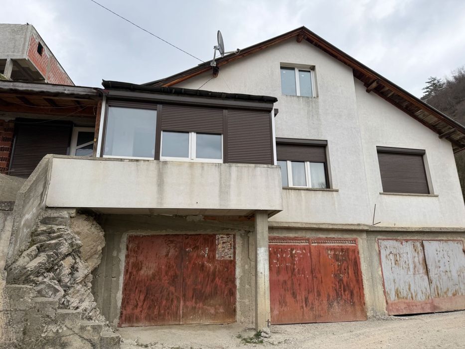 Продава се къща на  30км от Гр.Благоевград