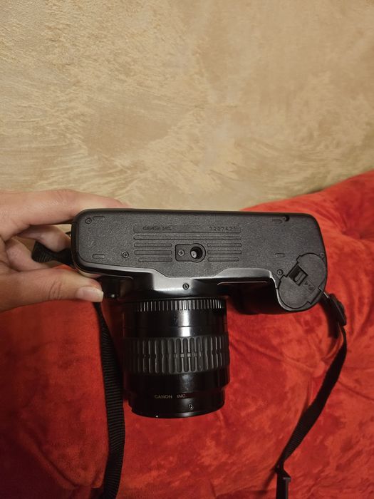 Aparat foto Canon EOS 1000F