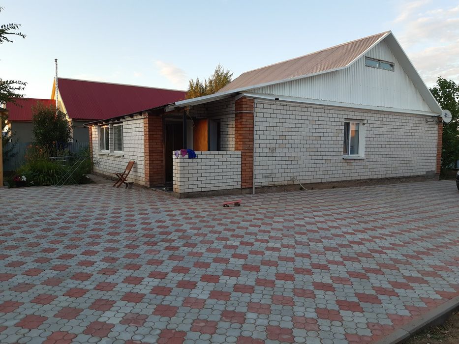 Продаётся дом  10 соток с двумя домами