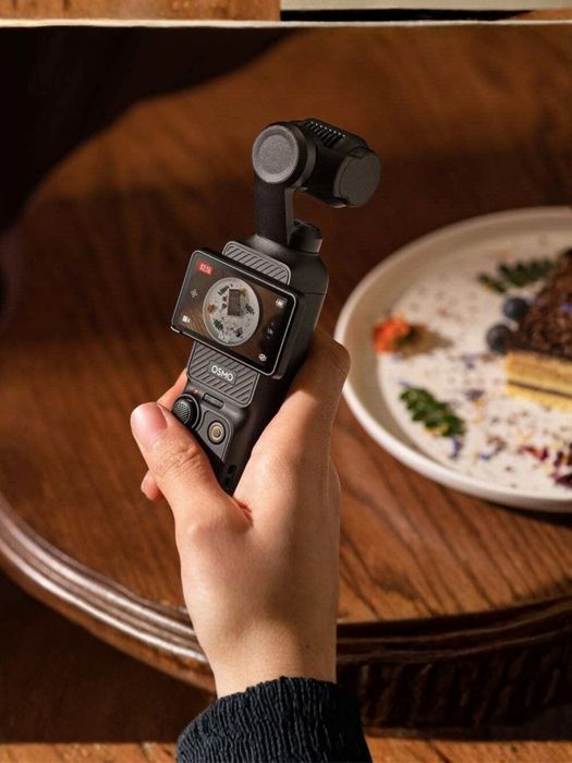 Экшн-камера DJI с штативом Osmo Pocket 3 Creator Combo, Видеокамера с