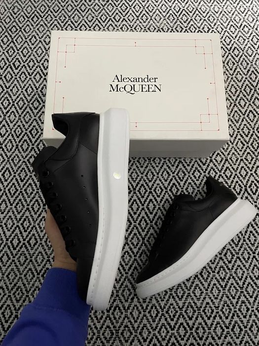 Adidasi Alexander Mcqueen full black negri cu talpa alba piele naturala