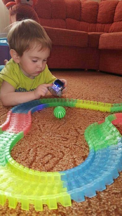 MAGIC Tracks детска светеща 
Писта  220 Части