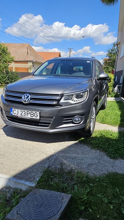 VOLKSWAGEN Tiguan
