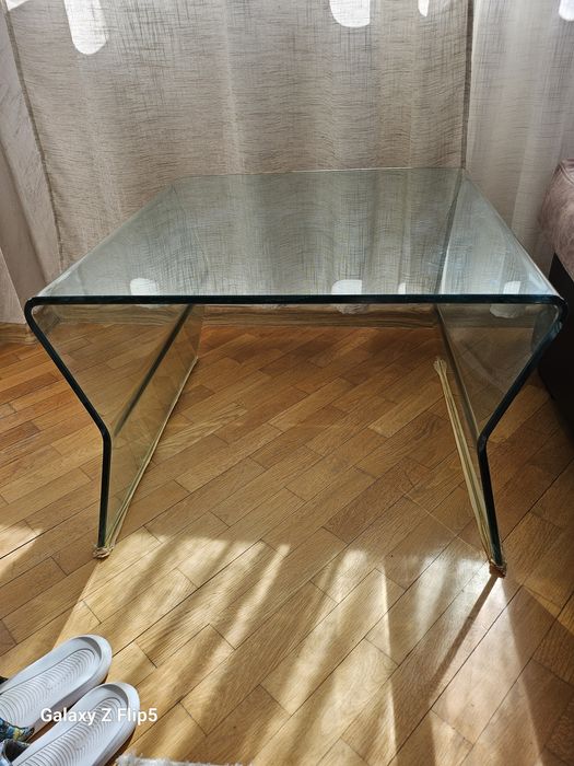 Стъклена холна маса